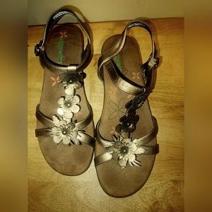 BareTraps Memory Foam Women's Sandals